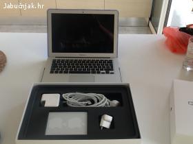 Macbook AIr 13 NOVO korišten 2 puta